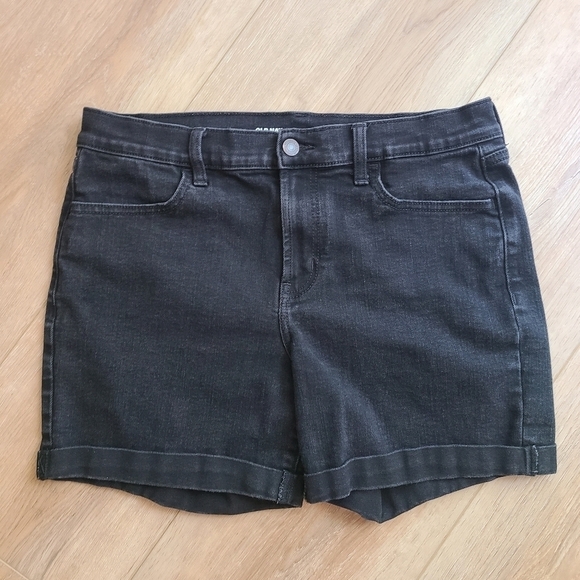 Old Navy Women's size 8 Black Jack Rolled Cuff WOW 5in short VGUC - Picture 1 of 7